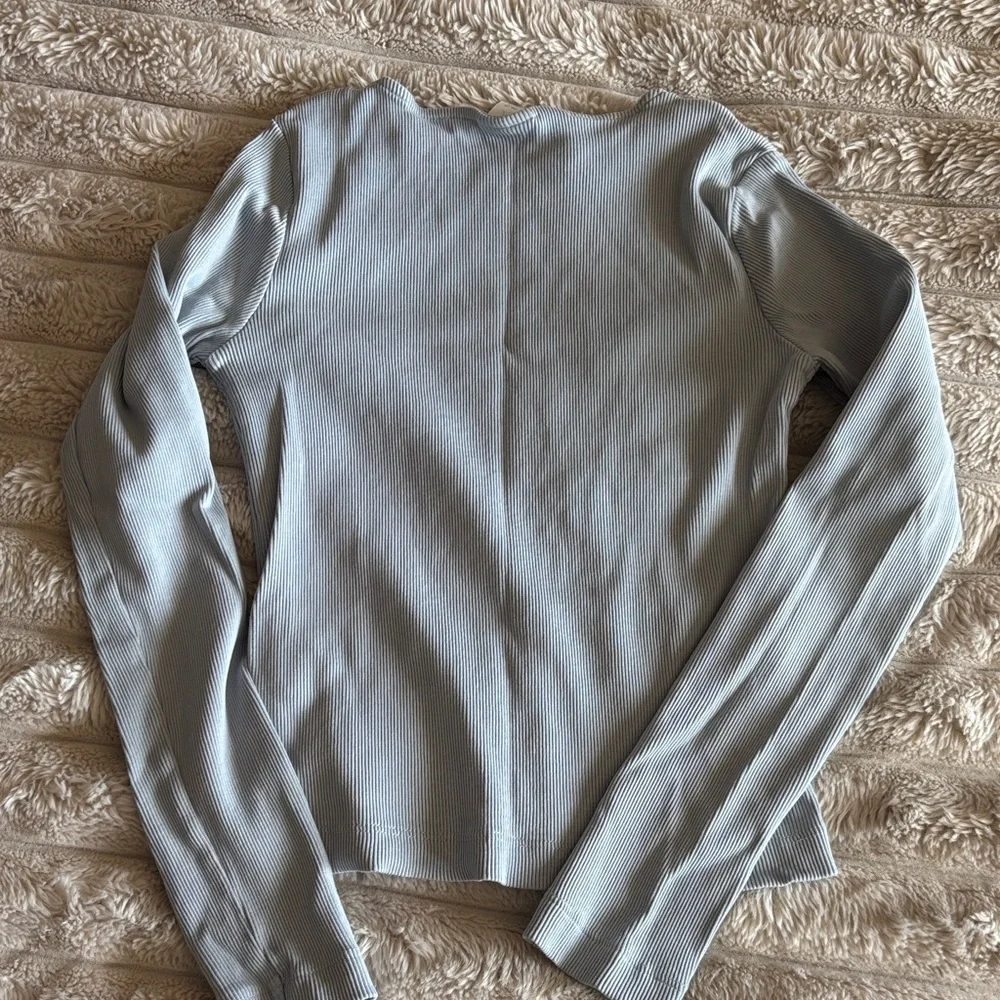 Light Blue Ribbed Button-Accent Long Sleeve Top - Picture 5 of 5